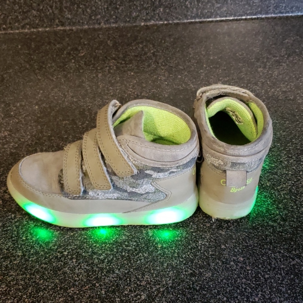 Boys light up sneakers